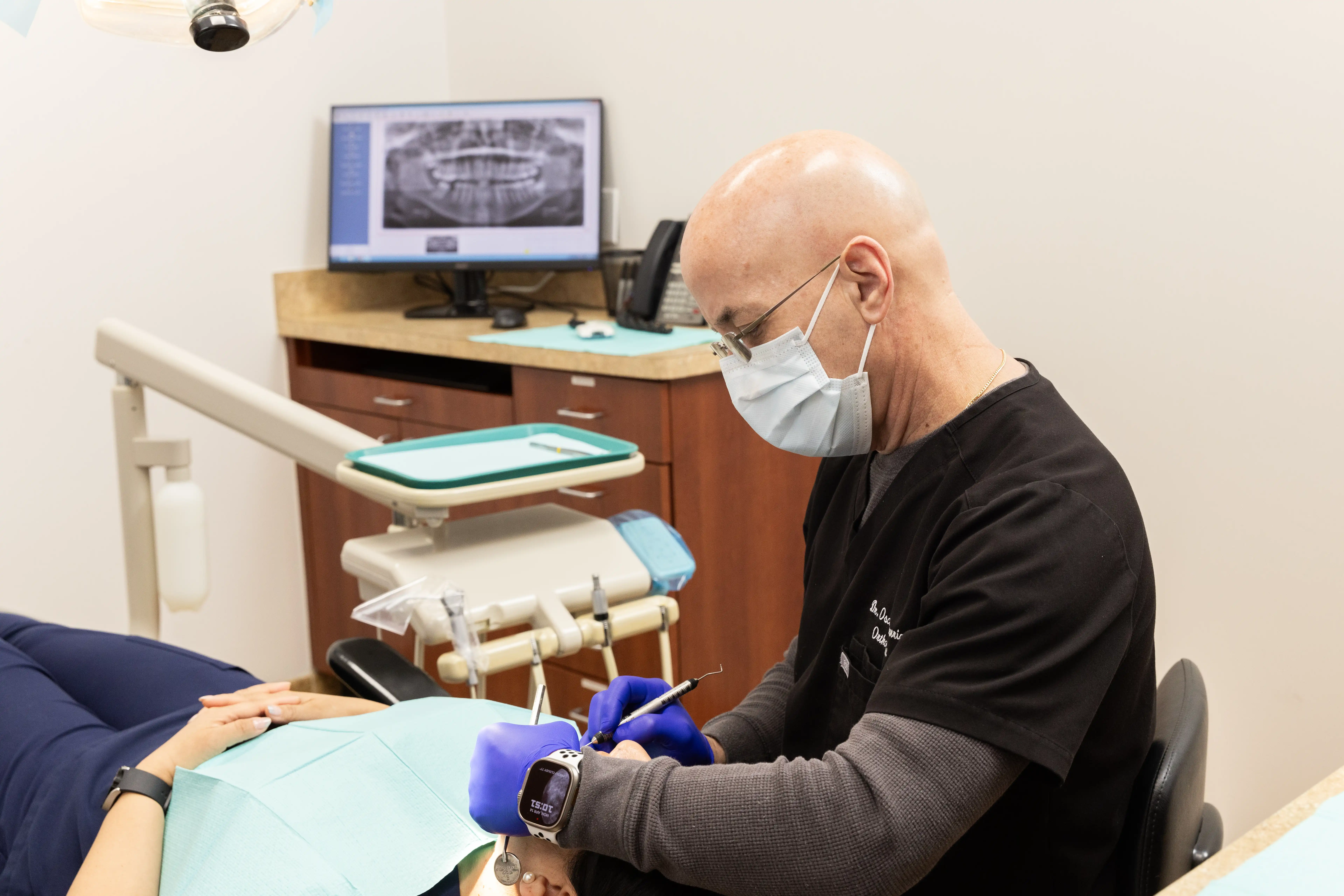 Dentist starting on a patient’s treatment